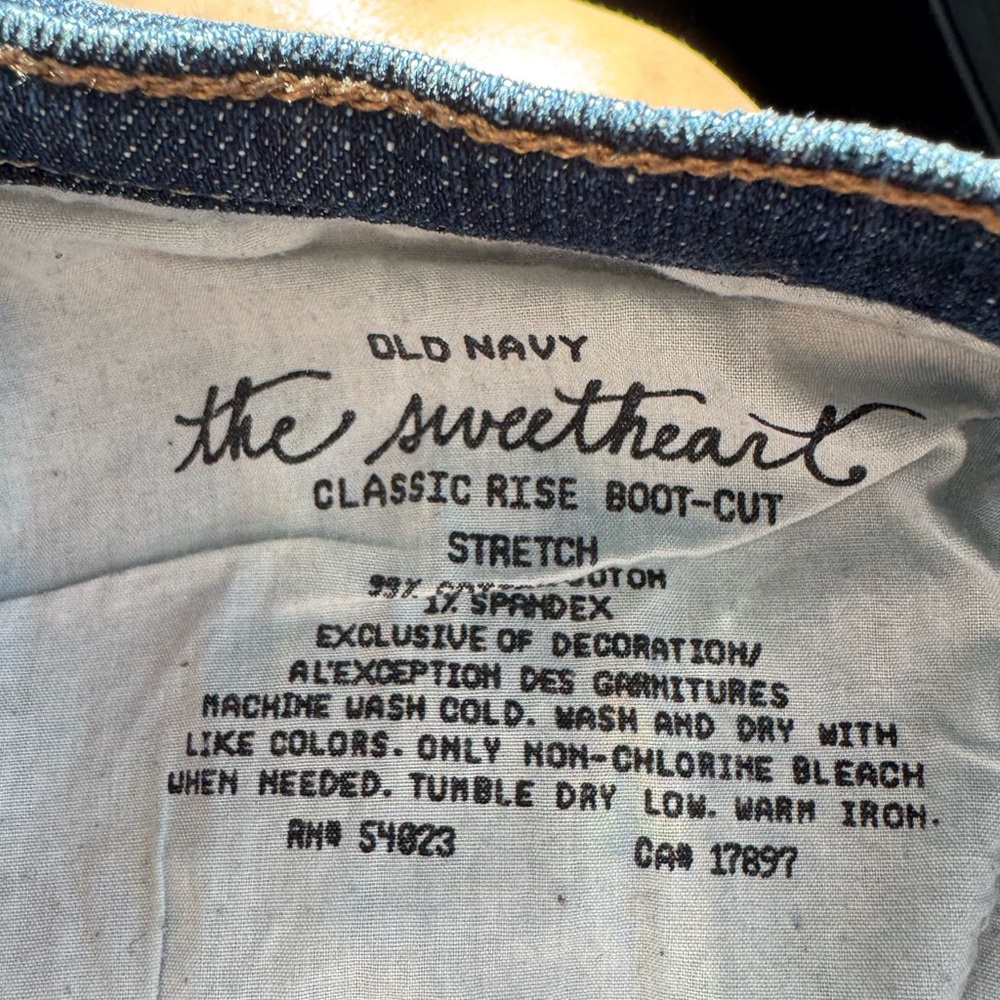 Old Navy Sweetheart Classic Rise Boot-cut size 16 short - Picture 3 of 5